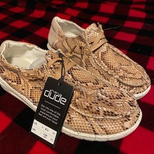 Hey Dude women size 9